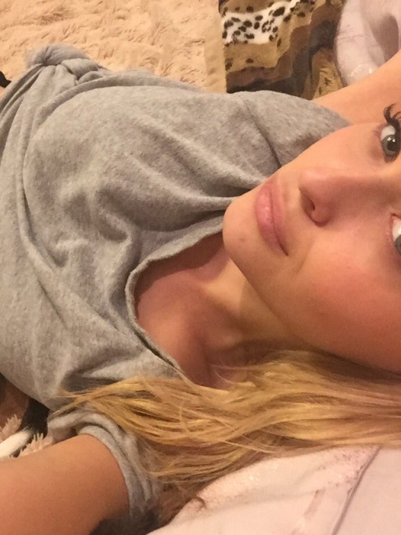 Проститутка Руфина СПб у метро Шушары, телефон 89322659737