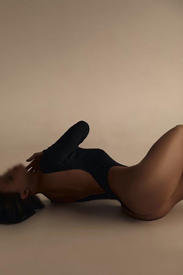 Проститутка Эля СПб у метро Комендантский Проспект, телефон +7(931)366-28-01